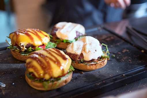 9 Best Burgers in Connecticut!